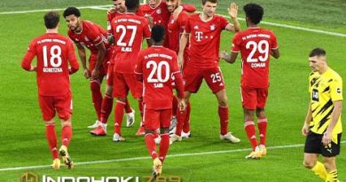 Pemain Bayern Munich rayakan gol Robert Lewandowski.