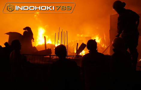 Kebakaran Dekat Pasar Kambing Bangka, Puluhan Lapak Pemulung Hangus